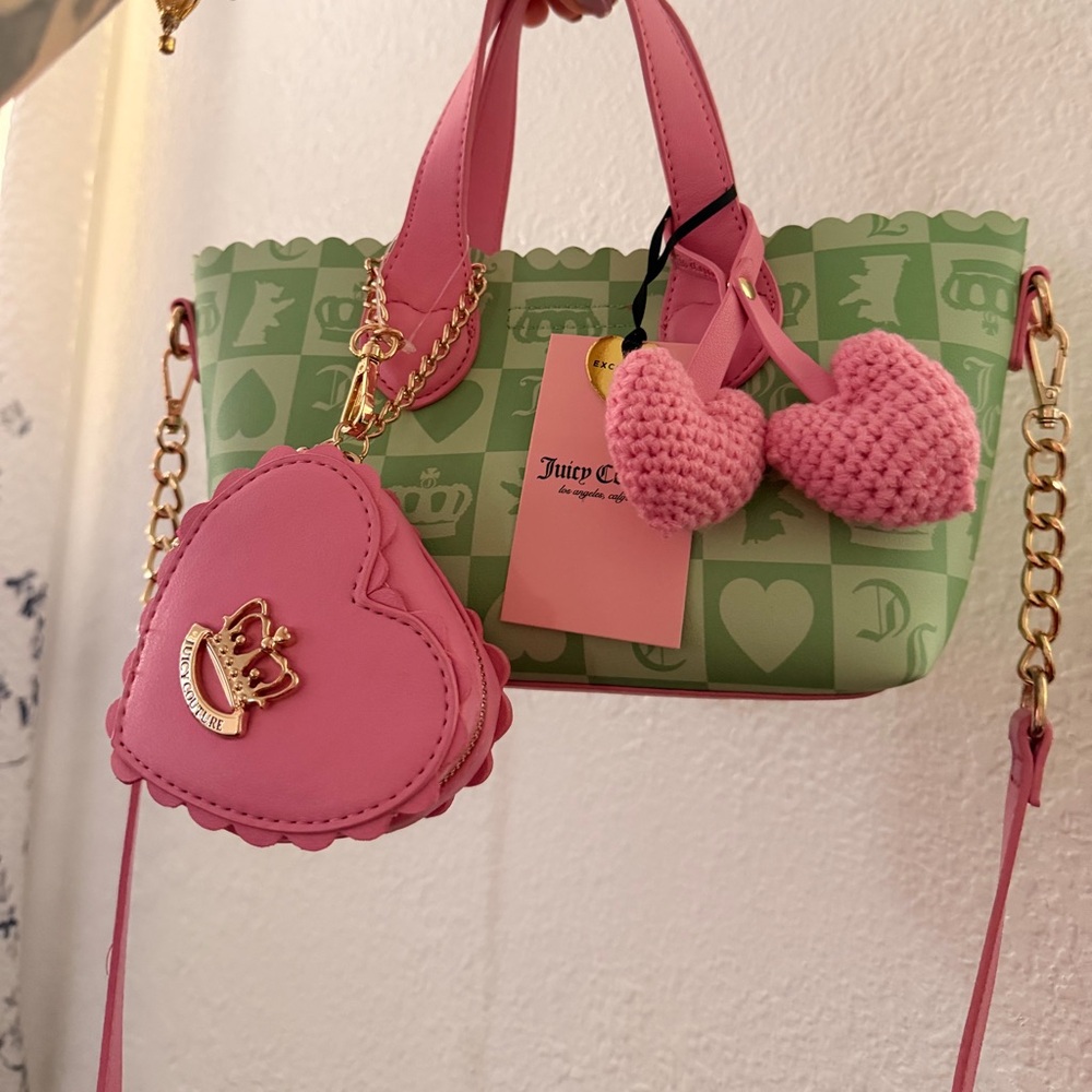Juicy Couture Retro Green Mini Bag with Pink Accents
“Sweet break time mini bag”